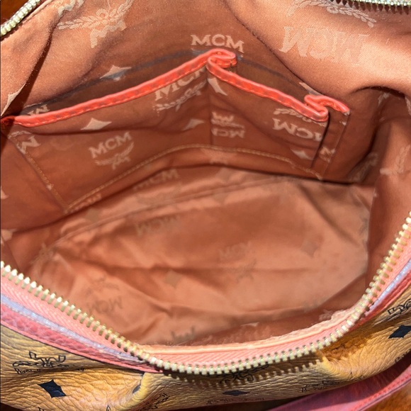 MCM HOBO SHOULDER BAG with LOCK AND KEY.  GUC - Picture 14 of 17